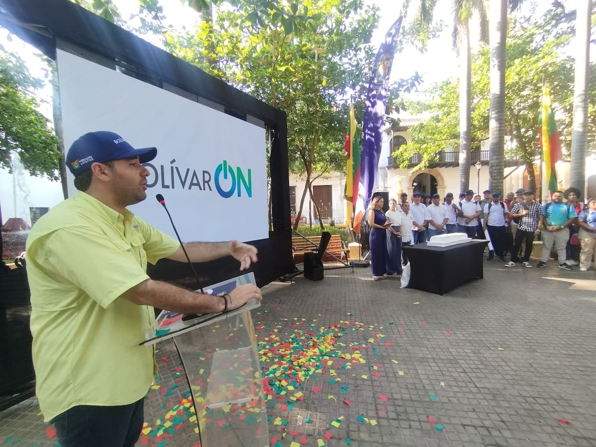 Parque Bolívar ahora cuenta con internet wifi gratuito y un sistema de videovigilancia. // Foto: Oscar Diaz.