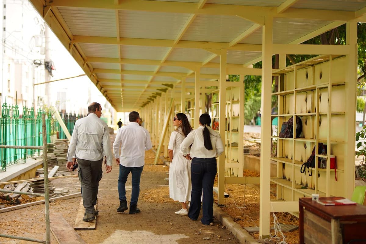Dumek Turbay inspeccionando obra del Parque Centenario. // Foto: cortesía - Alcaldía de Cartagena.