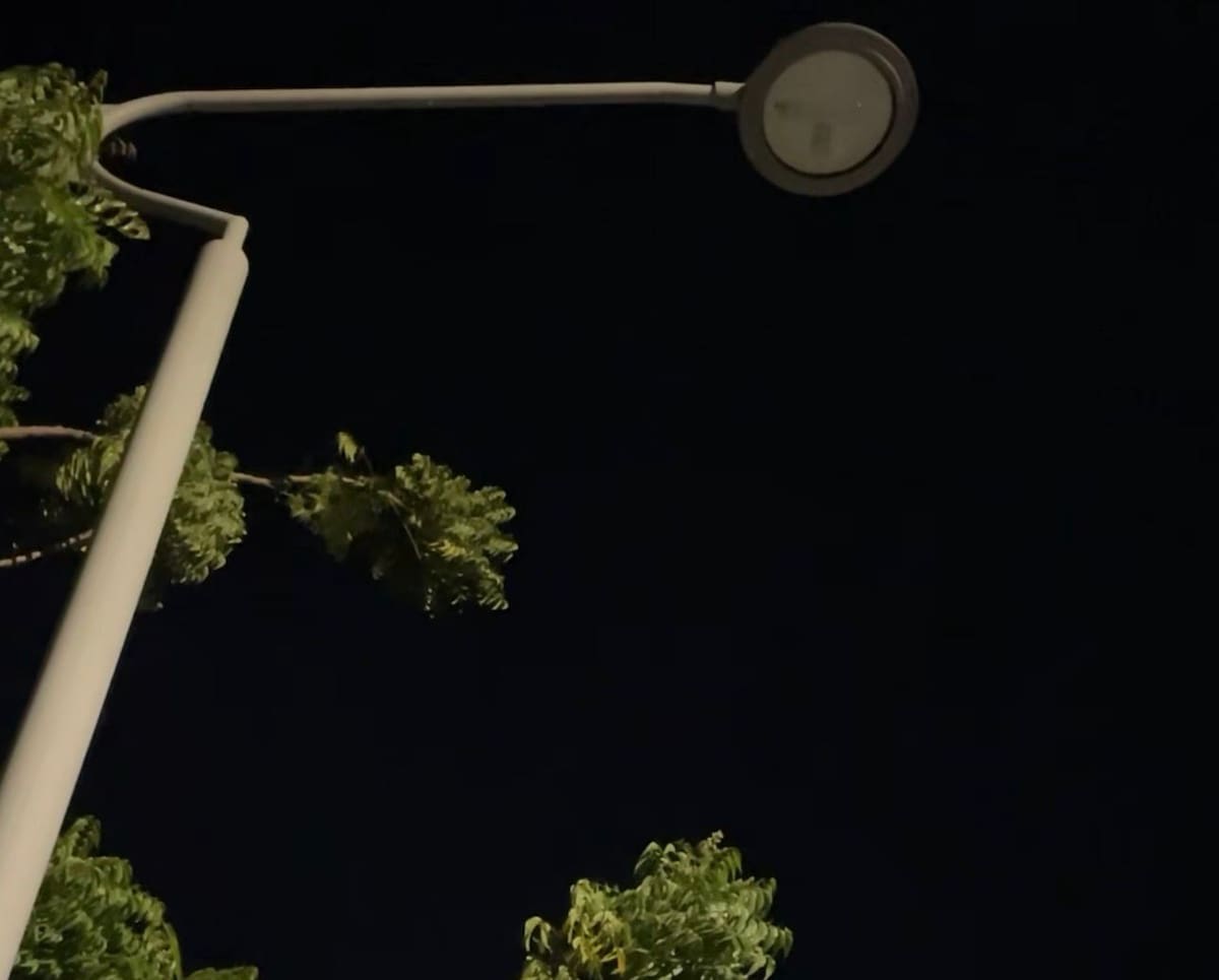 Varios sectores en Parque Heredia a oscuras por falta de luz del alumbrado público. // Foto: Cortesía - JAC Parque Heredia.