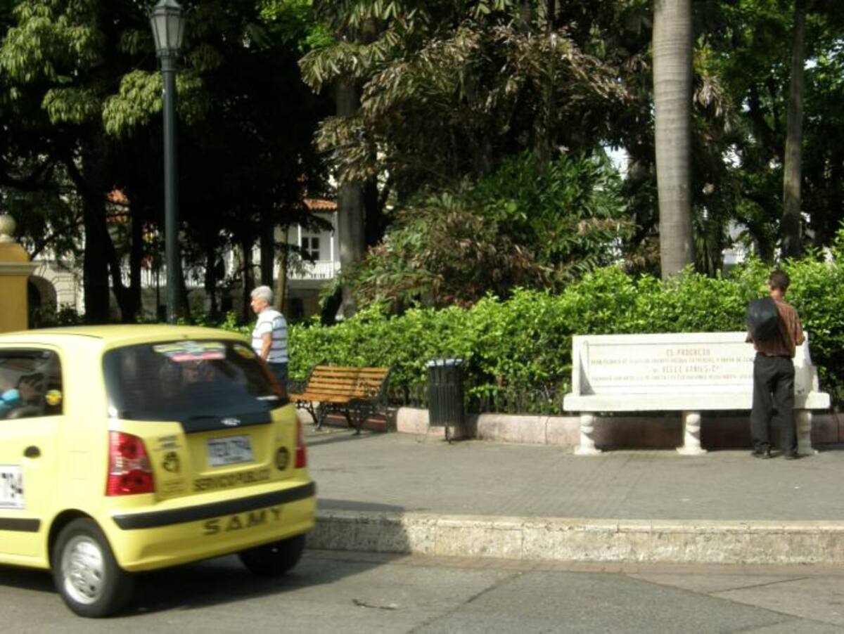 En la Plaza de Bolívar está prohibido parquear ARCHIVO