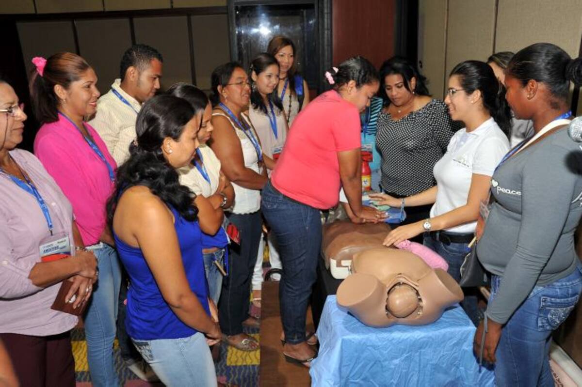 A la capacitación también fueron invitadas parteras de corregimientos de Bolívar, a propósito de que en ocasiones algunas mujeres prefieren ser atendidas por parteras antes que por un profesional de la salud. CORTESÍA ELIÉCER PALLARES