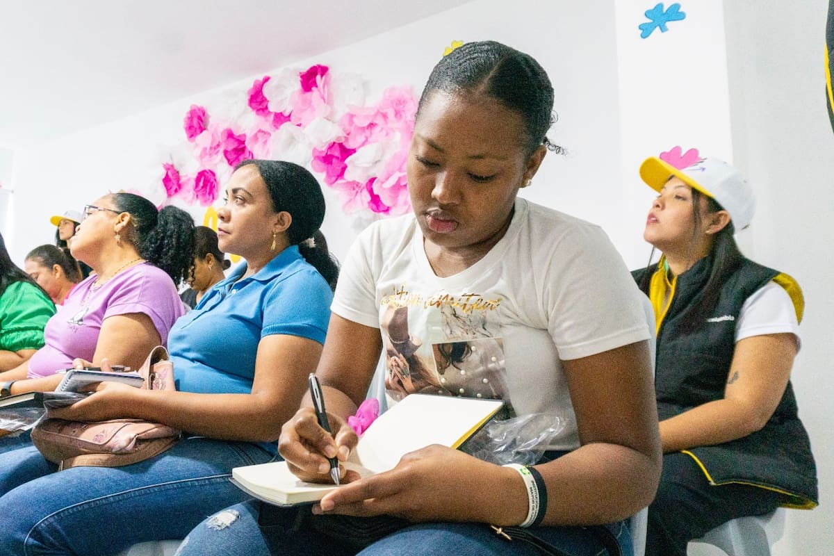 ¡A cumplir sueños! Taller de Educación Financiera empodera a 120 mujeres en Cartagena