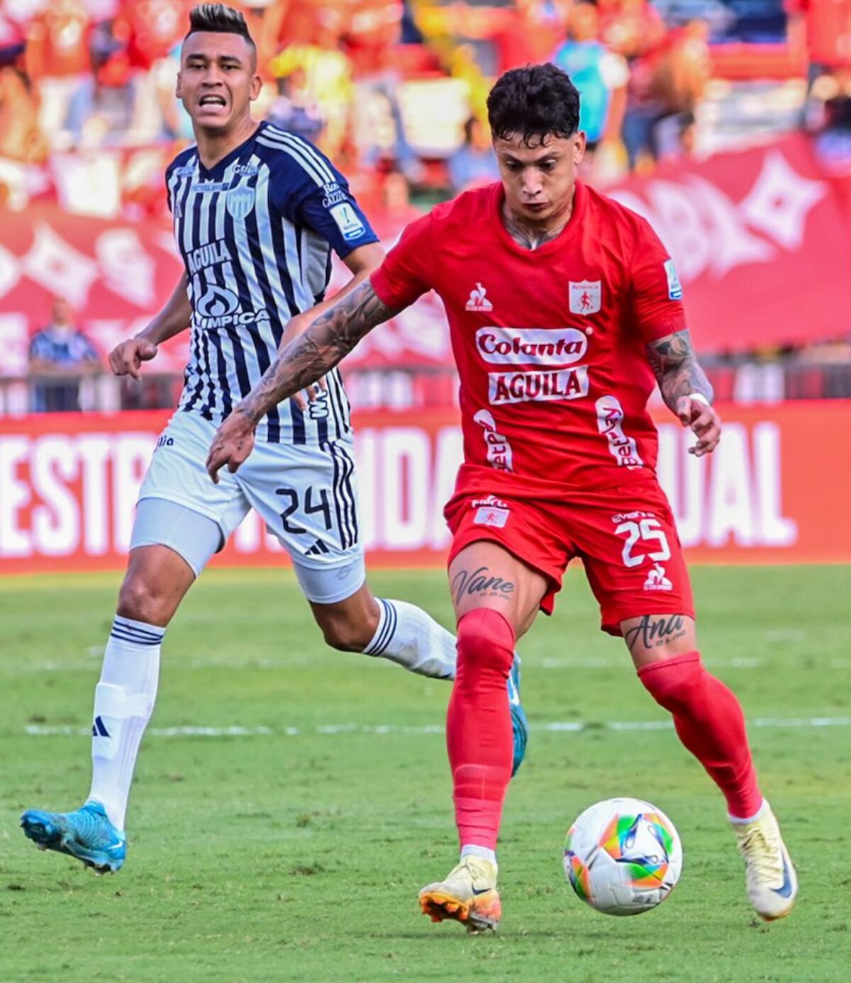 Acción del partido entre América y Junior por la sexta fecha del Grupo B de la semifinal de la Liga BetPlay Dimayor Ii disputado este 8 de diciembre en el estadio Pascual Guerrero de Cali.//Cortesía @America