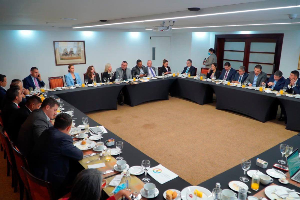 ¡Oficial! Partido Conservador y de La U son de la bancada de gobierno