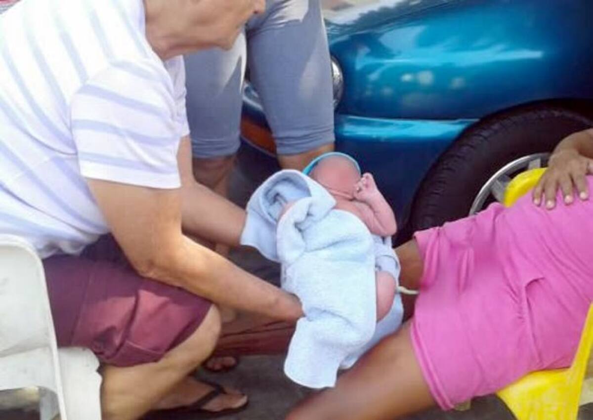 El bebé nacido el pasado martes en una calle del barrio Paraíso al norte de Barranquilla. Cortesía Mateo Molina