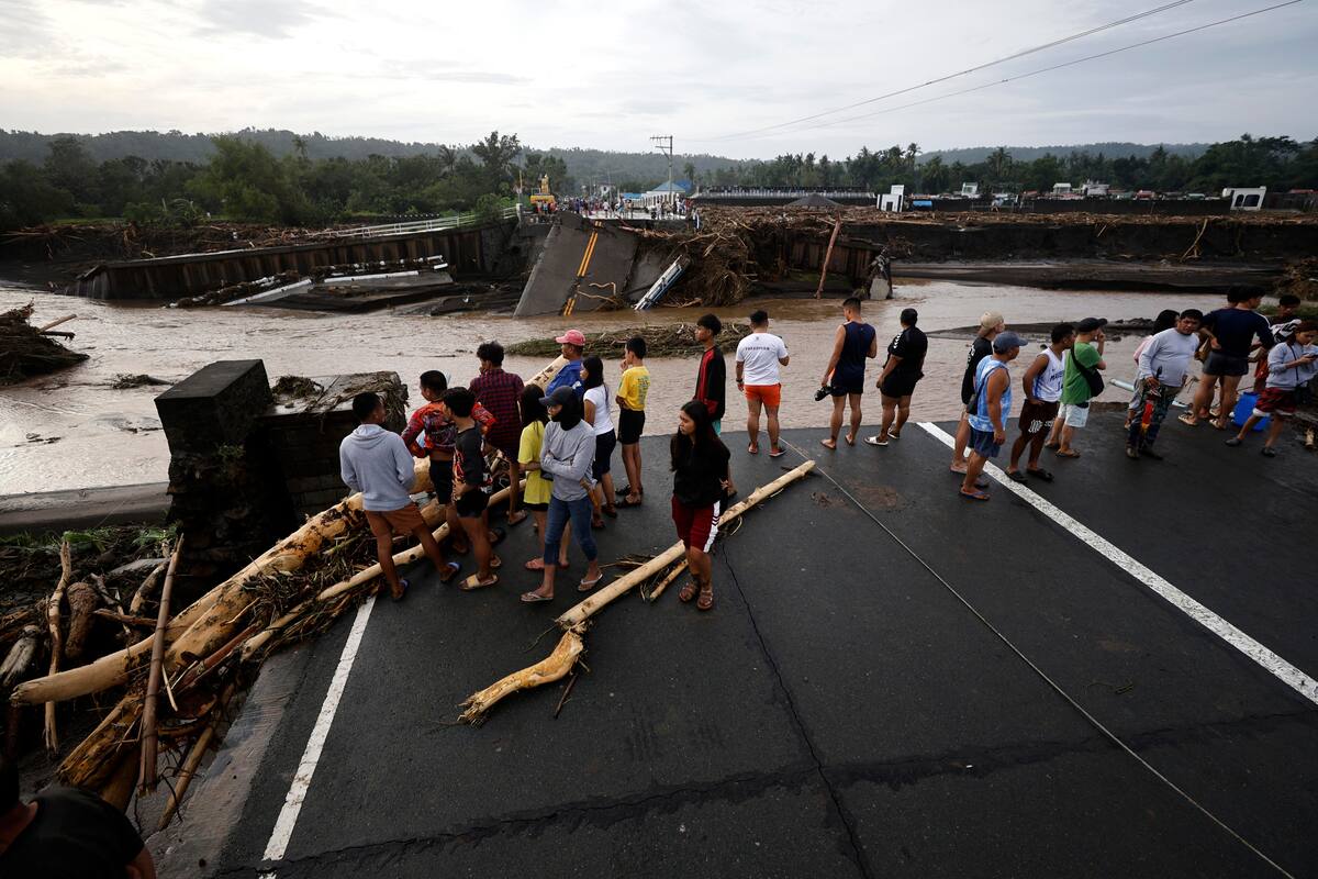 Así fue el potente paso de la tormenta Trami por Filipinas: Van 82 muertos