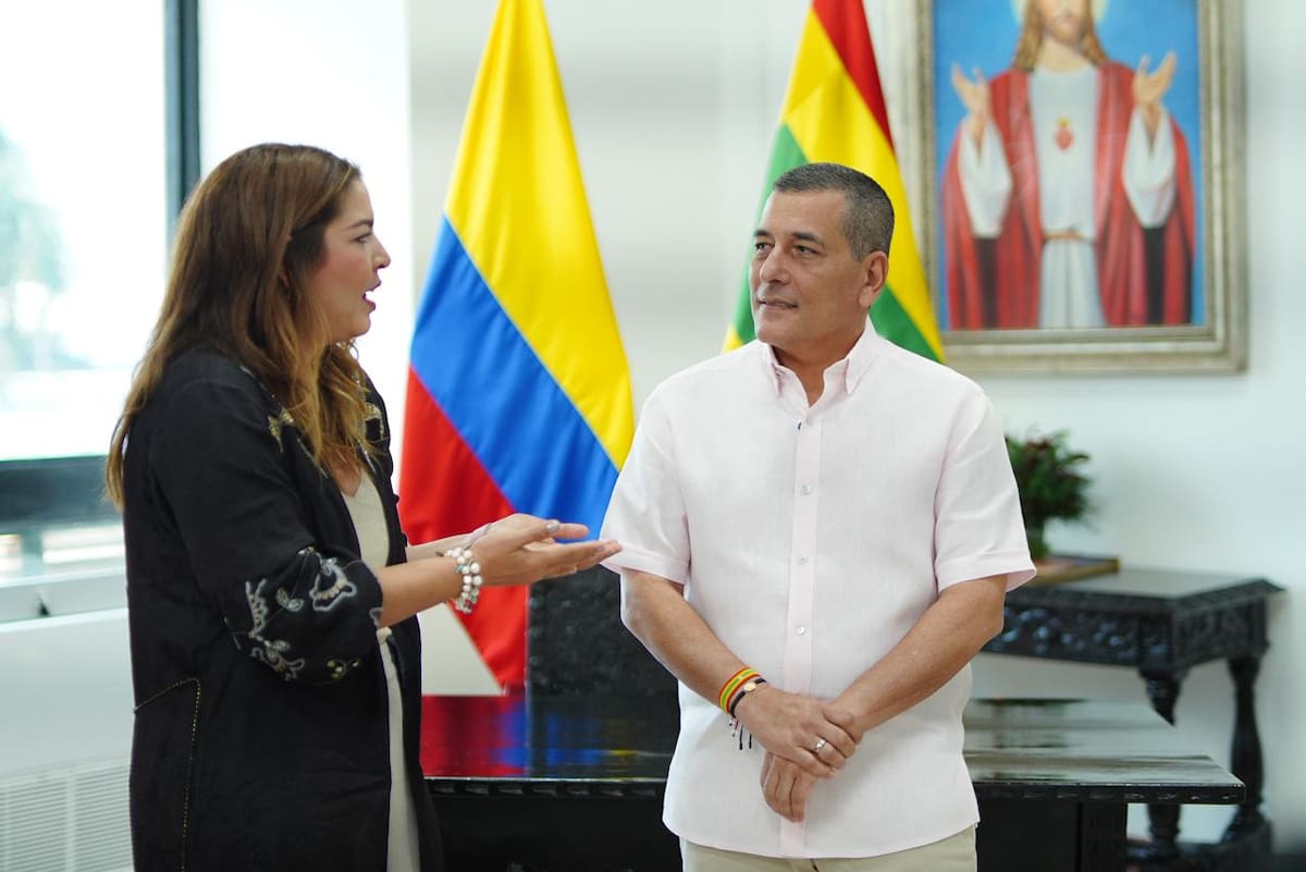 Patricia Mejía, gerente de Oinac; y el alcalde Dumek Turbay. // Distrito de Cartagena