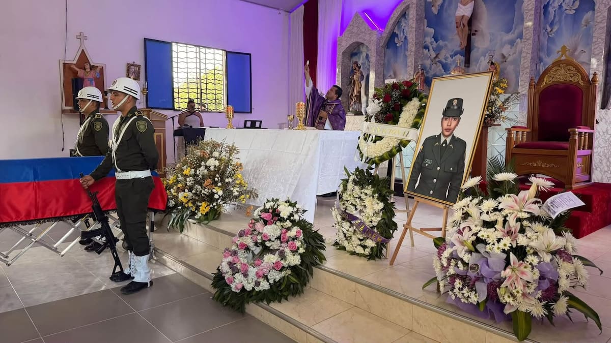 La ceremonia religiosa reunió a familiares, amigos y compañeros de institución para darle el último adiós a la patrullera.//FOTO: POLICÍA DE MONTERÍA.