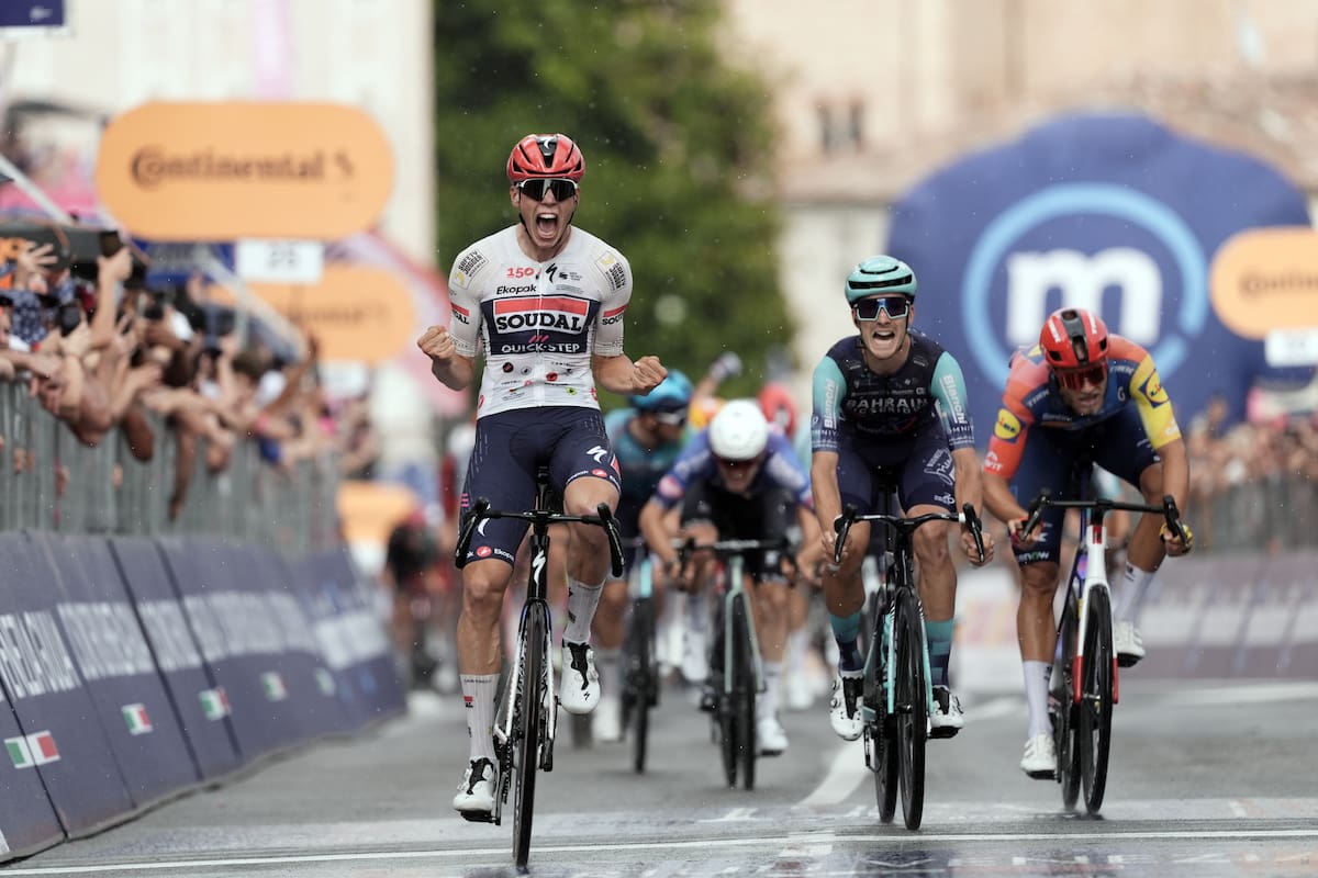 El francés Paul Magnier, del equipo Soudal Quick-Step, gana la 18ª etapa del Giro de Italia. //Foto, AP: Massimo Paolone/LaPresse