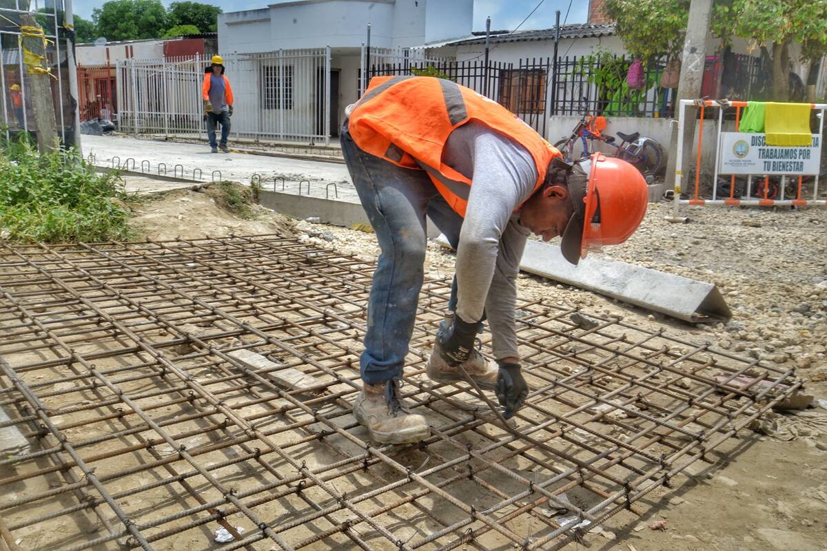 Avanza la pavimentación de dos vías fundamentales en El Pozón