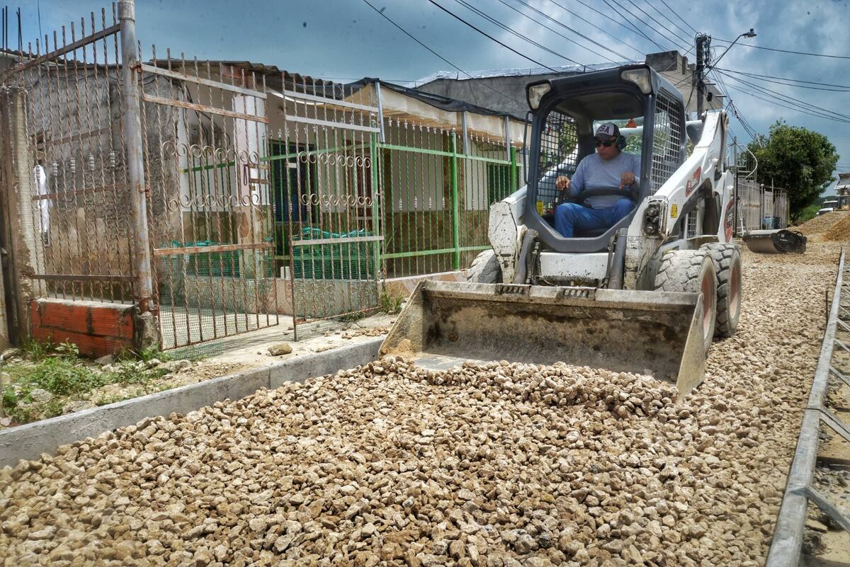 Pavimentación de dos importantes vías en El Pozón.//Cortesía
