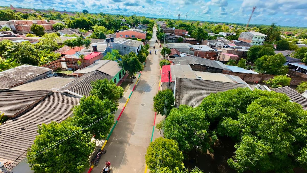 Pavimentación de la calle 21 del barrio Paraíso, en El Carmen de Bolívar. // Foto: cortesía - Gobernación de Bolívar