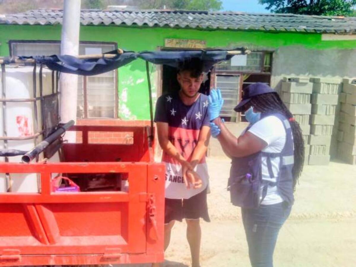 Pedagogía del lavado de manos en Caño de Loro. // Cortesía.