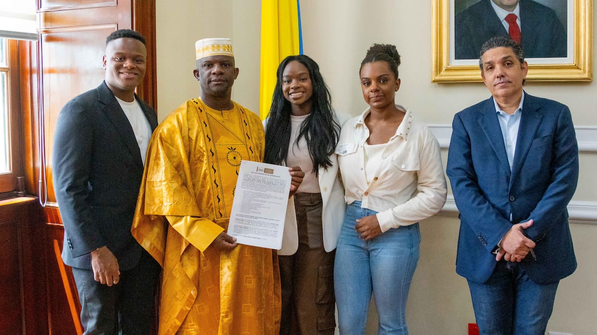 Pedro Adán Torres Pérez, recibió el certificado para obtener la curul en la Cámara de Representantes, junto a su familia. // Foto: Cortesía - Partido Demócrata Colombiano.