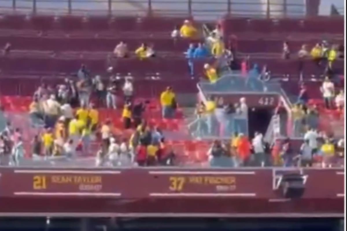 Video: hinchas colombianos se enfrentaron en la tribuna en pleno amistoso
