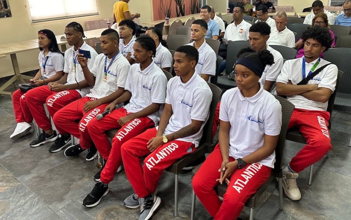 Los boxeadores y boxeadoras juveniles del Atlántico recibieron un homenaje de la Liga Departamental por los títulos logrados en Cali.