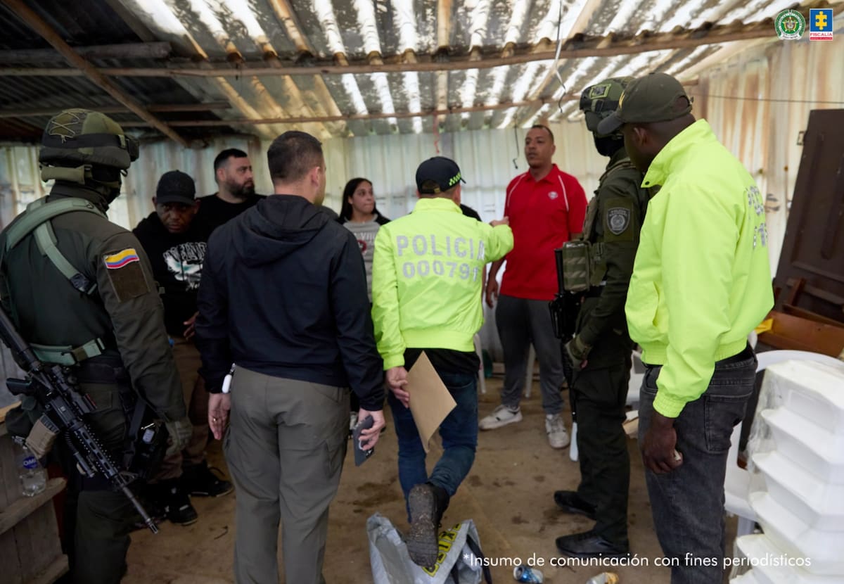 Operativo de las autoridades contra peleas ilegales de perros en una finca en Colombia. // Foto: Cortesía - Fiscalía.