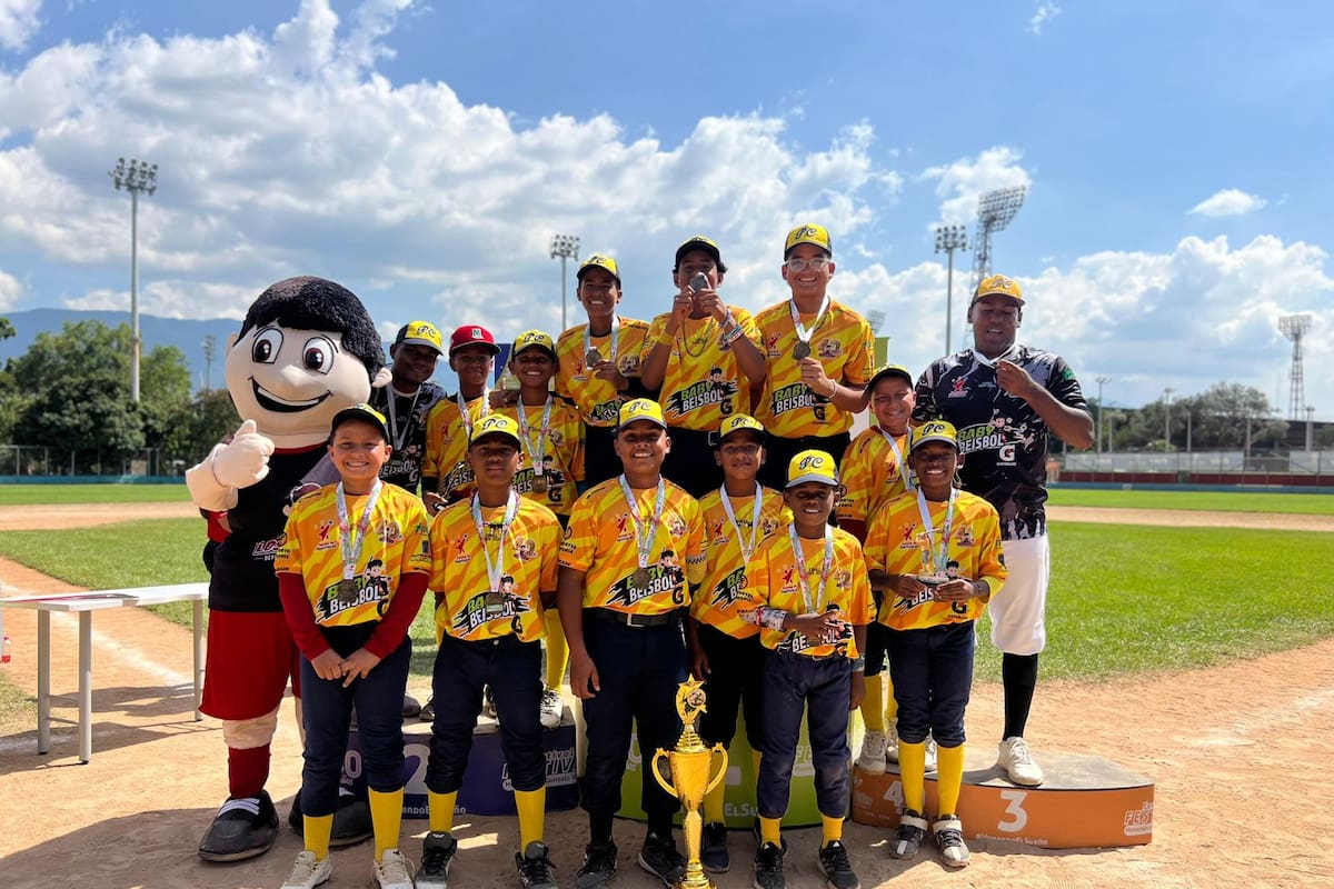 Pelota Caliente, campeón invicto en Baby Béisbol en Medellín