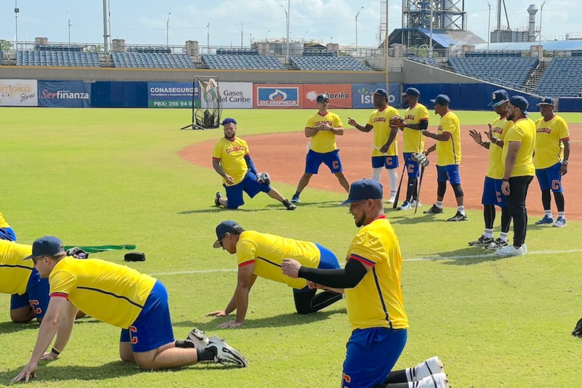 Peloteros colombianos entrenan en Barranquilla para los torneos del 2026