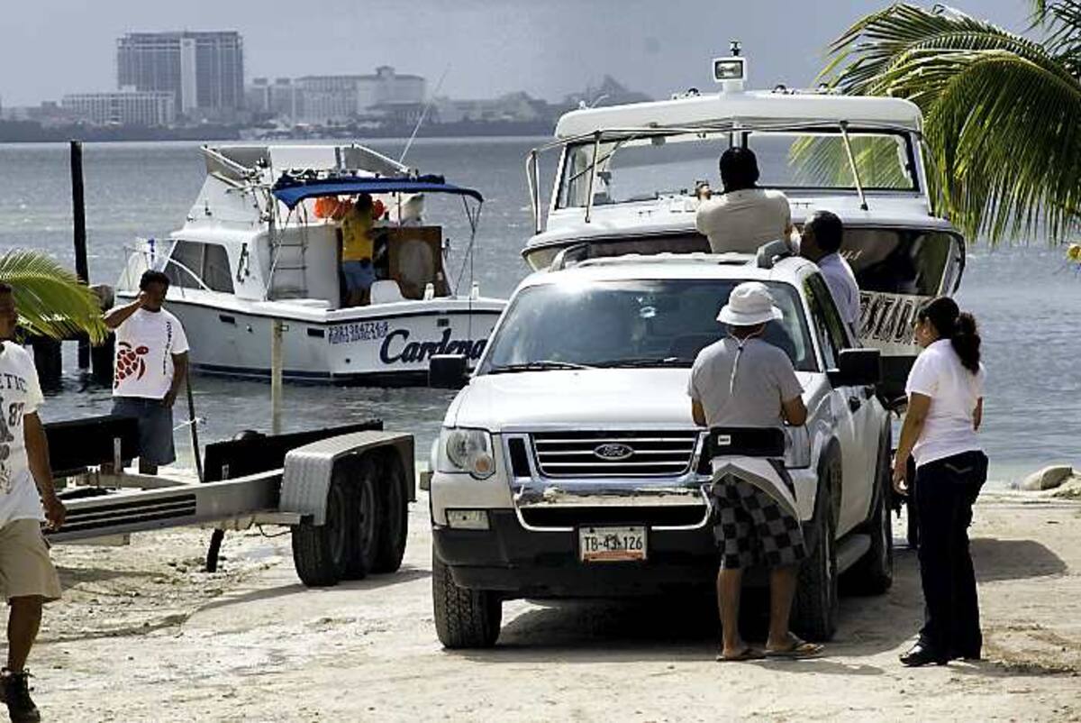 Se debilitan vientos del huracán Rina. AFP