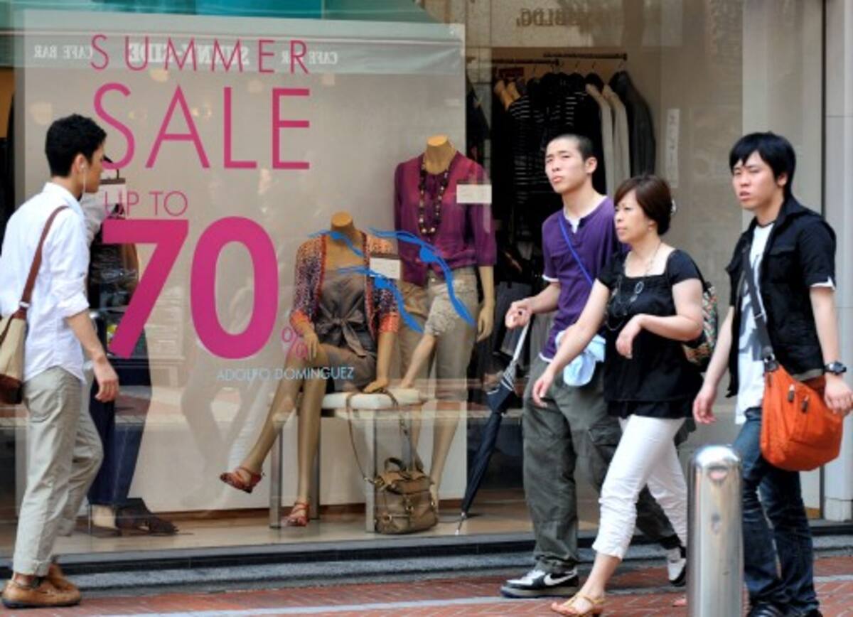 Los incrementos del precio del algodón hacen pensar a los industriales que el cliente deberá pagar los precios mucho más altos en la ropa de diciembre.