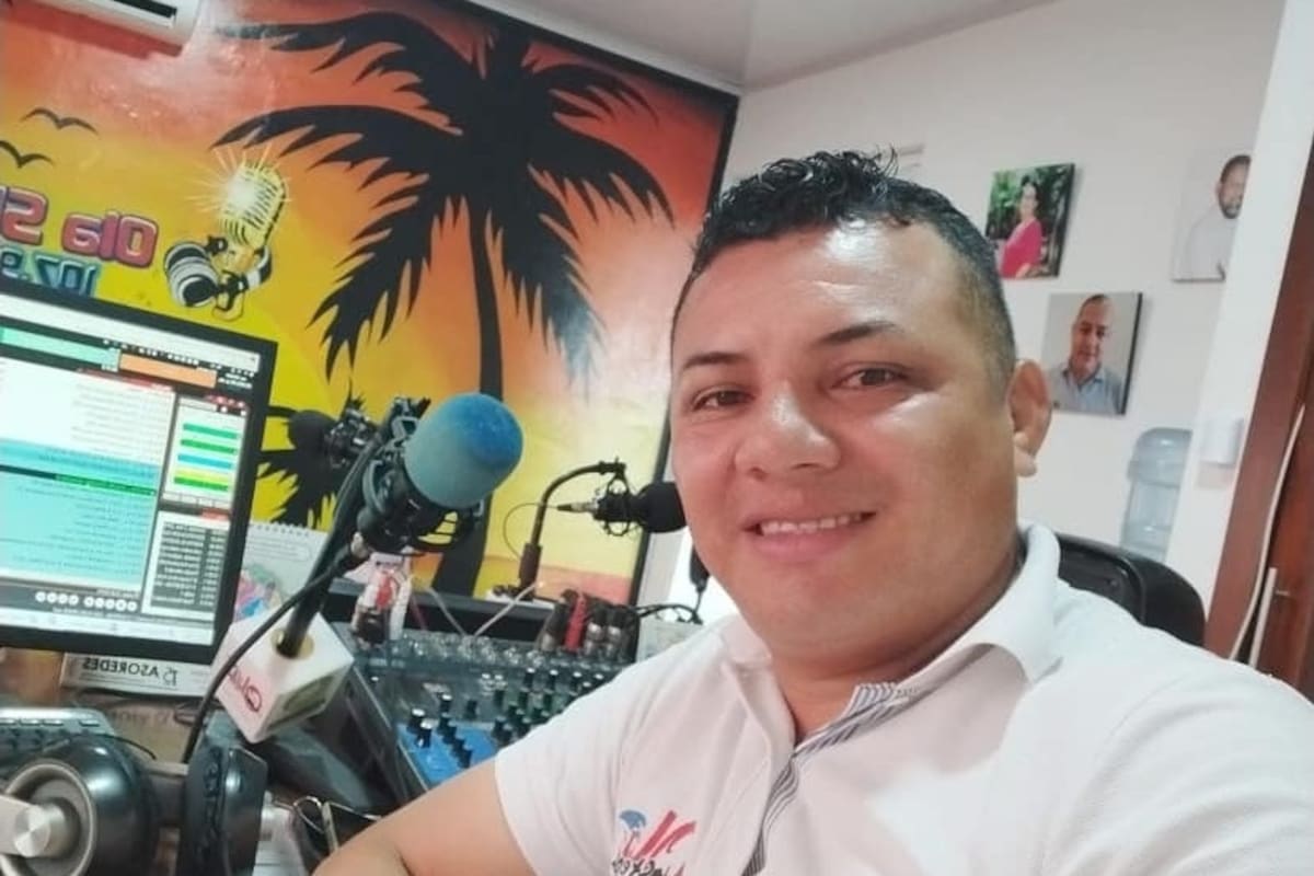 Reconocido periodista murió en choque de 2 motos: una herida