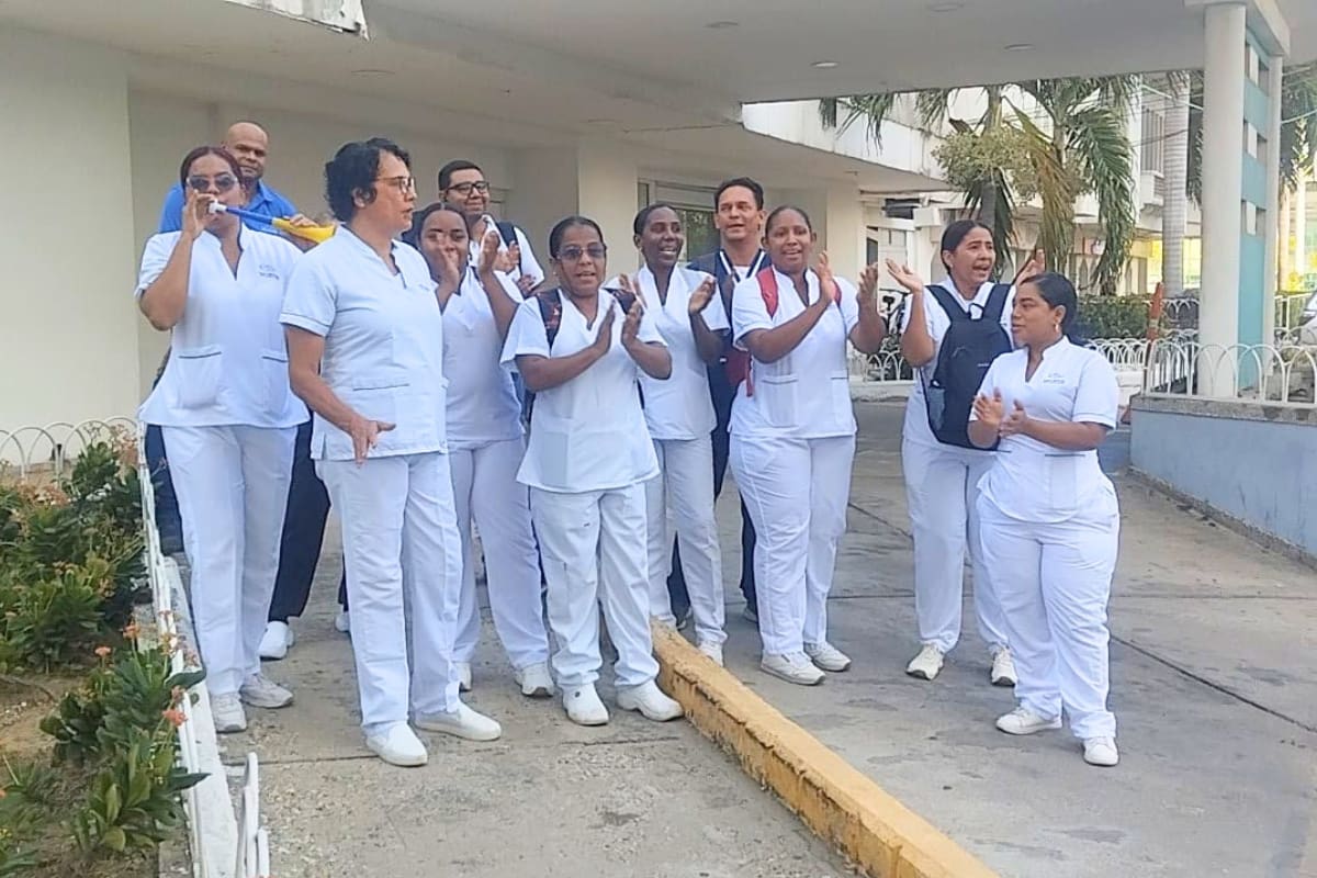 Personal del Nuevo Hospital de Bocagrande exige el pago de salarios adeudados. // Óscar Díaz - El Universal