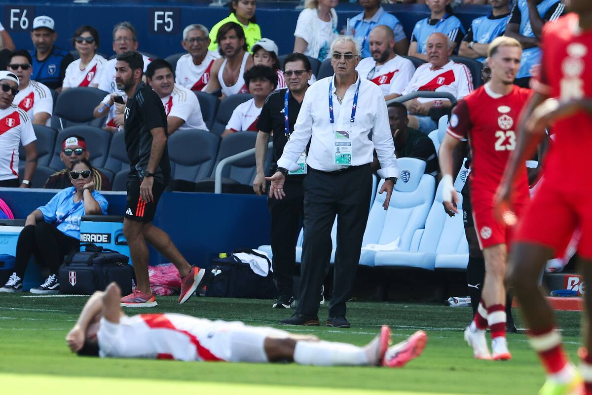 No soportó el calor: juez se desmayó en pleno partido Perú vs. Canadá