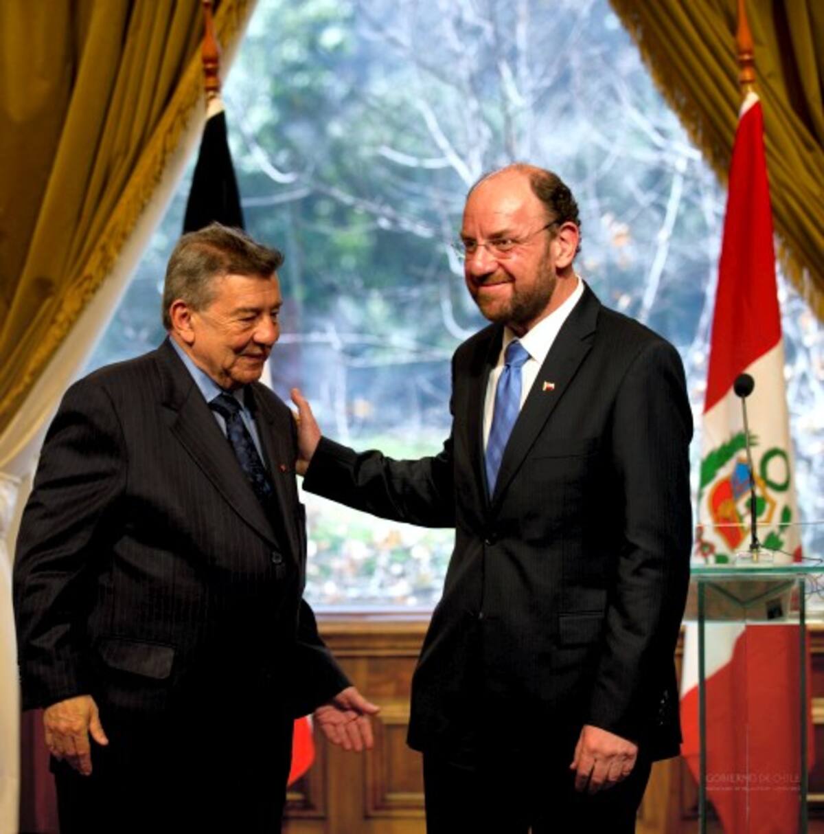 El canciller de Perú Rafael Roncagliolo y Alfredo Moreno, canciller de Chile AFP MARTIN BERNETTI