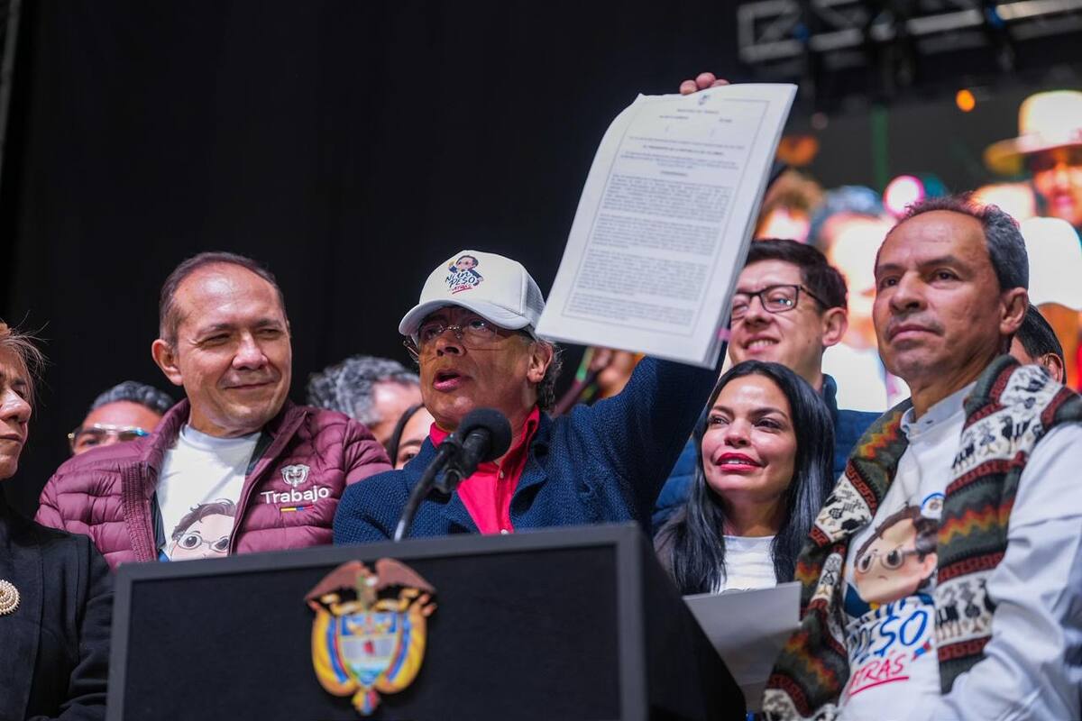 Gustavo Petro firmó decreto provisional del aumento del salario mínimo
