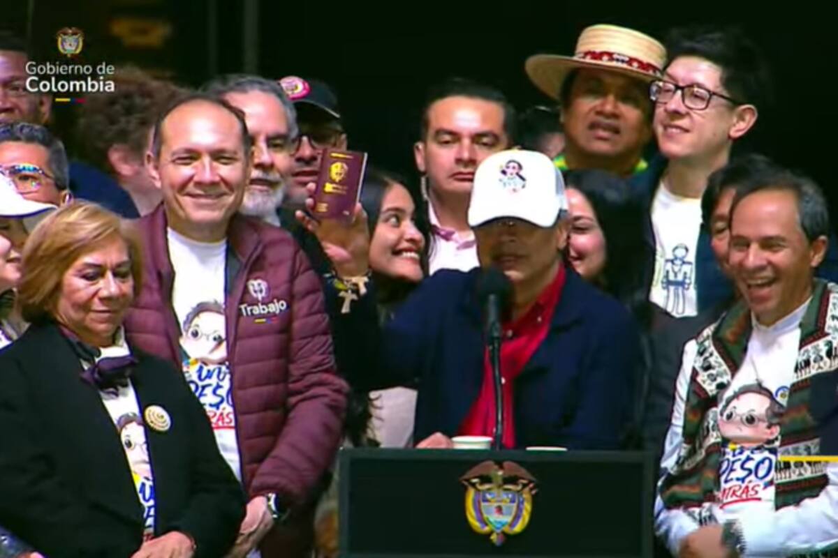 Presidente Petro presentó oficialmente el nuevo pasaporte de Colombia
