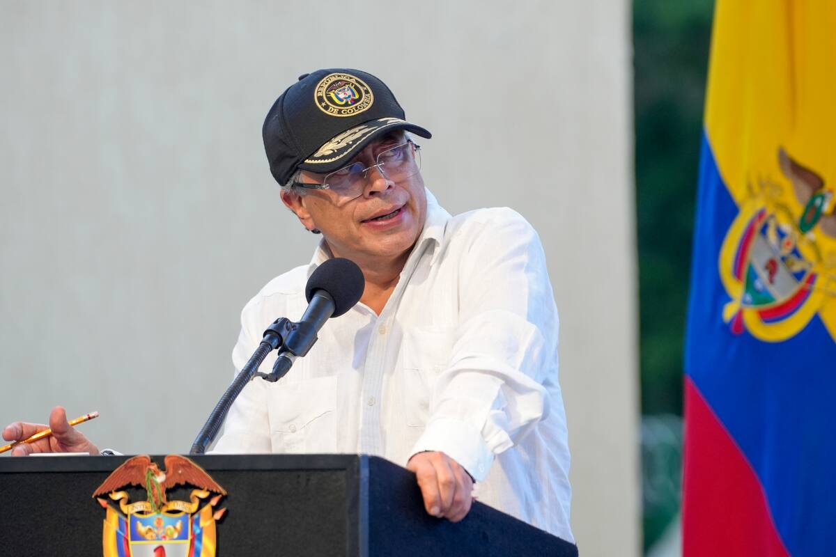 Fotografía cedida del presidente de Colombia, Gustavo Petro, hablando durante un acto de Gobierno este jueves, en Leticia (Colombia). EFE/ Presidencia de Colombia