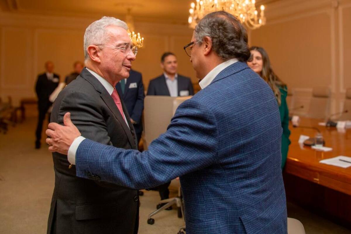 Continúa el pleito entre Gustavo Petro y Álvaro Uribe por la reforma laboral