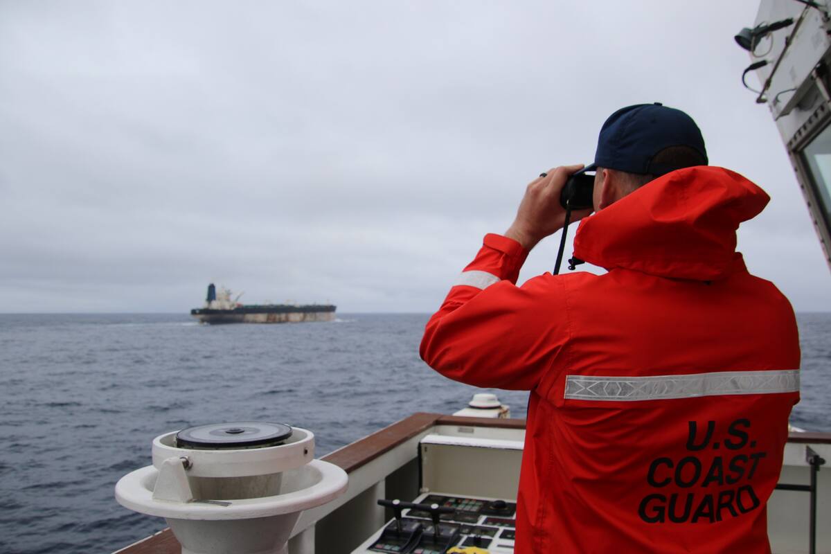 Petrolero huye de Venezuela y es interceptado por Estados Unidos
