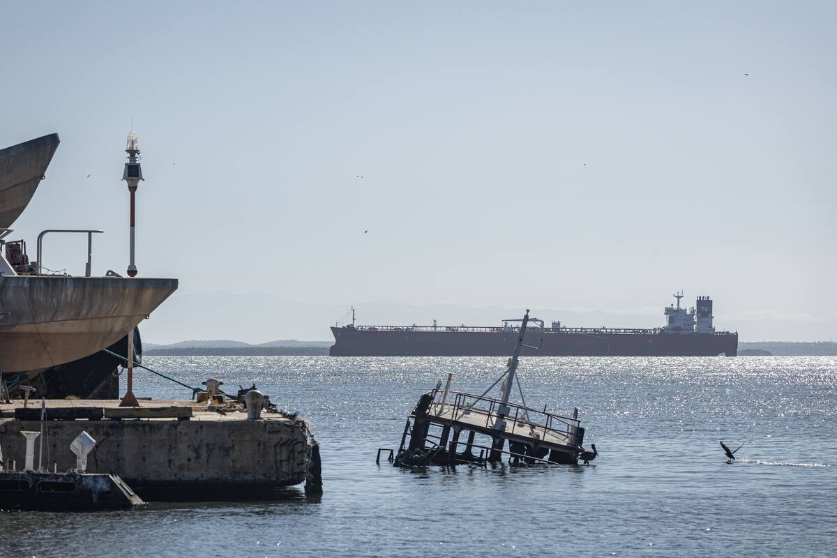 Francia intercepta un petrolero ruso en el Mediterráneo