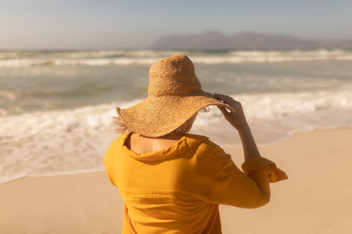 Sol y piel: cuidados clave de un dermatólogo para protegerla