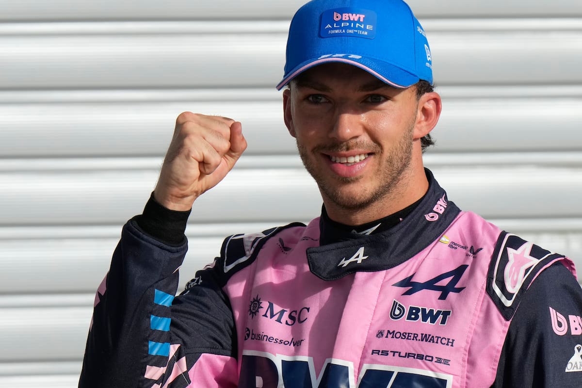 El piloto francés de Alpine, Pierre Gasly, celebra su *pole position* tras la sesión de clasificación previa al Gran Premio de Italia de Fórmula 1. //Foto, AP: Luca Bruno