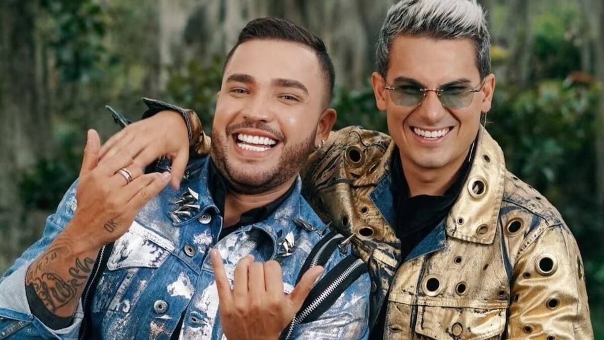 Jessi Uribe quema muñeco de Año Viejo de Pipe Bueno. // foto tomada de IG @pipebueno