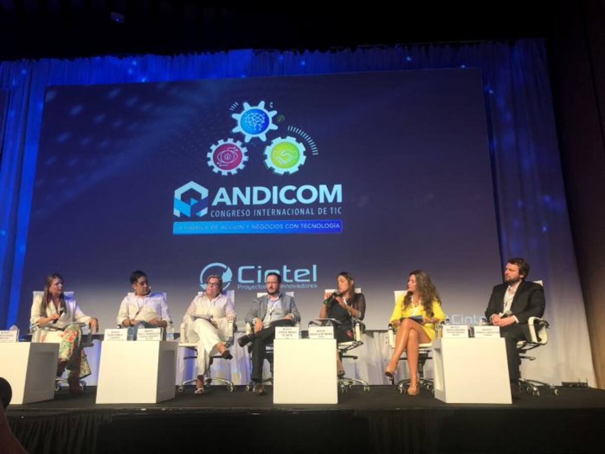 Panel sobre piratería online en el segundo día de Andicom 2018. El Universal.