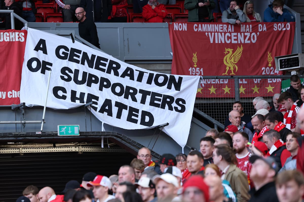 Así fue el hostil recibimiento de la hinchada de Liverpool al City tras polémica