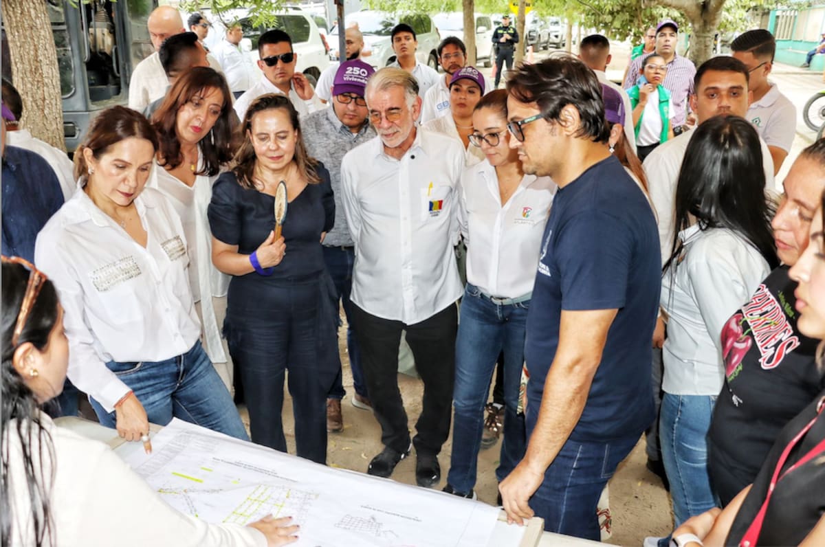 El gobernador del Atlántico, Eduardo Verano, y su equipo, presentaron a la Ministra de Vivienda, Helga Rivas, el Plan Departamental de Agua.//Cortesía.