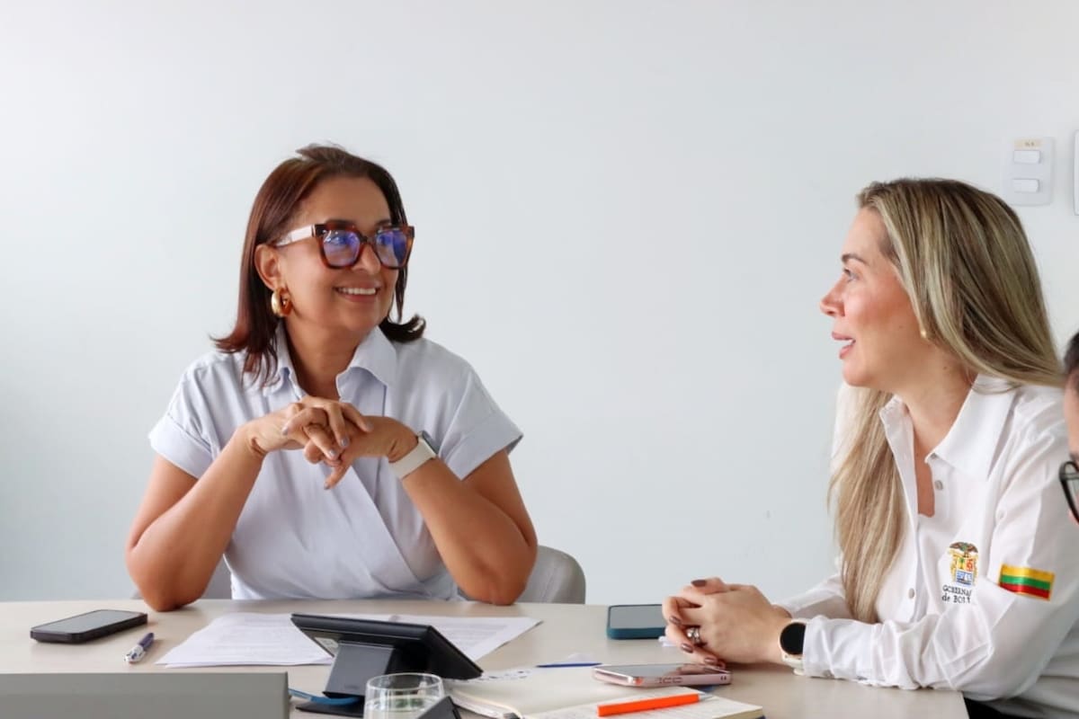 Andrea Piña, presidenta ejecutiva de la Cámara de Comercio de Cartagena y Roxana López, asesora de Competitividad de la Secretaría de Desarrollo Económico de la Gobernación de Bolívar. //Cortesía