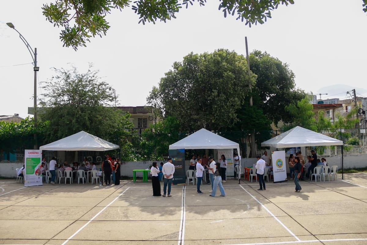 Esta jornada busca acercar servicios y trámites a la comunidad para facilitar el acceso sin necesidad de desplazarse o usar medios digitales.