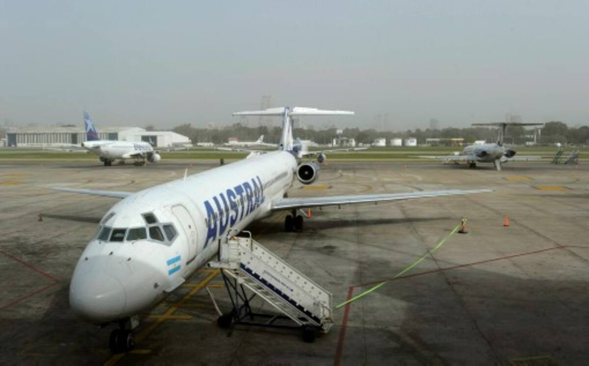 Cenizas del volcán chileno Peyehue, hizo cancelar varios vuelos en Uruguay, Argentina y Brasil. AFP JUAN MABROMATA