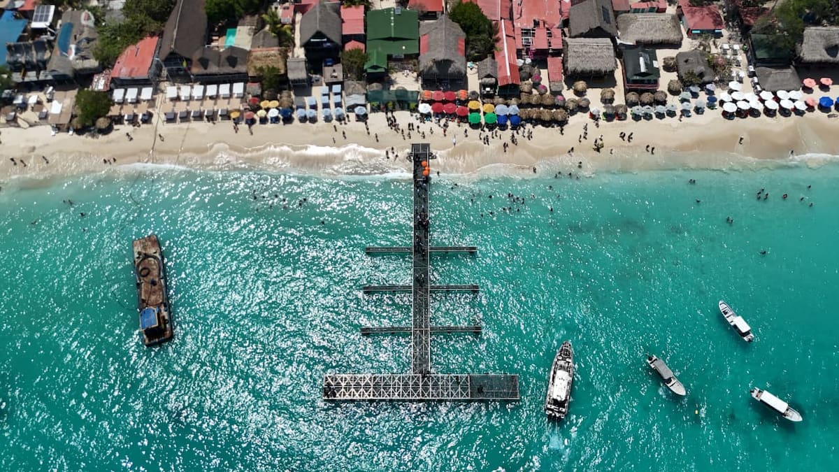 El embarcadero de Playa Blanca fue reabierto tras obras de reestructuración. // Foto: Drone El Universal - Diego Fierro.