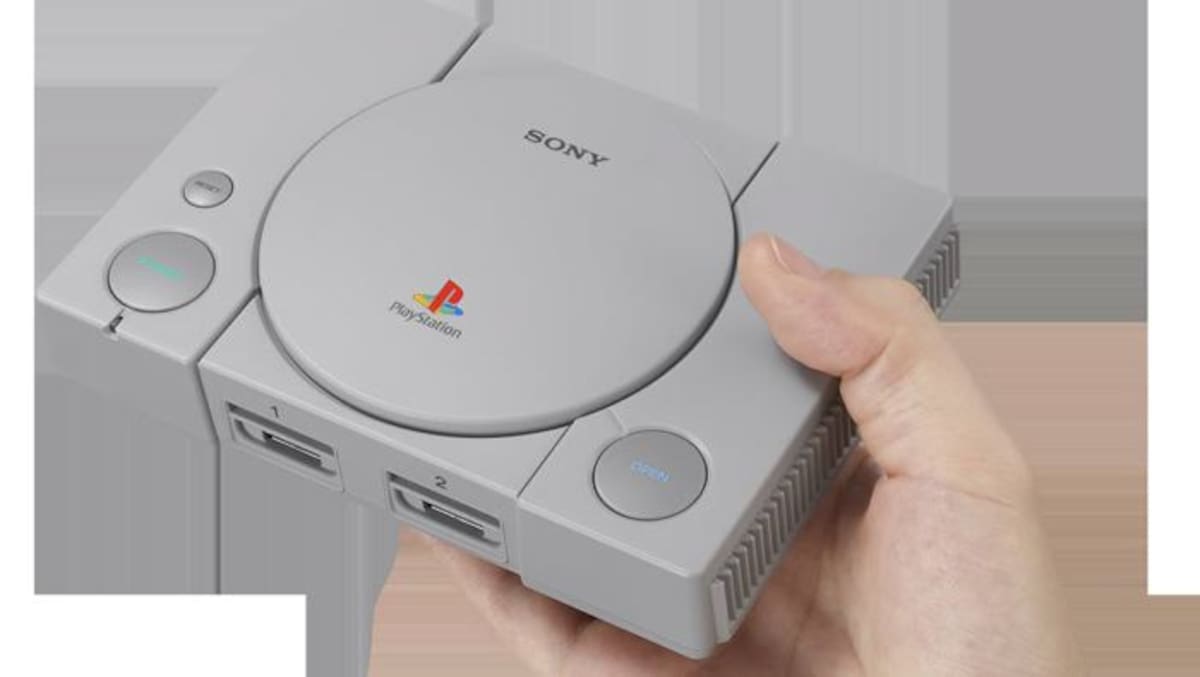 La nueva consola de sobremesa PS1, que vio la luz hace casi un cuarto de siglo, vendrá con veinte juegos preinstalados y saldrá a la venta el 3 de diciembre. CORTESÍA