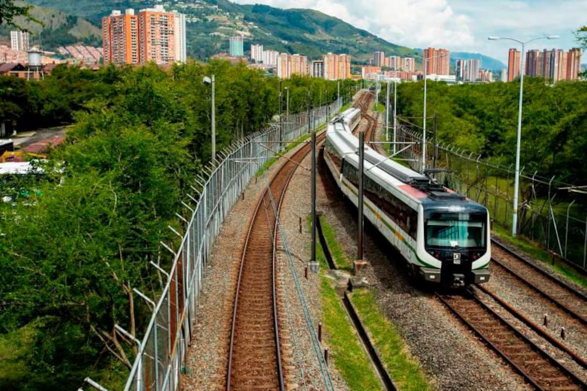 ¡Triste! Murió la mujer que se lanzó al metro de Medellín con su hija de 7 años