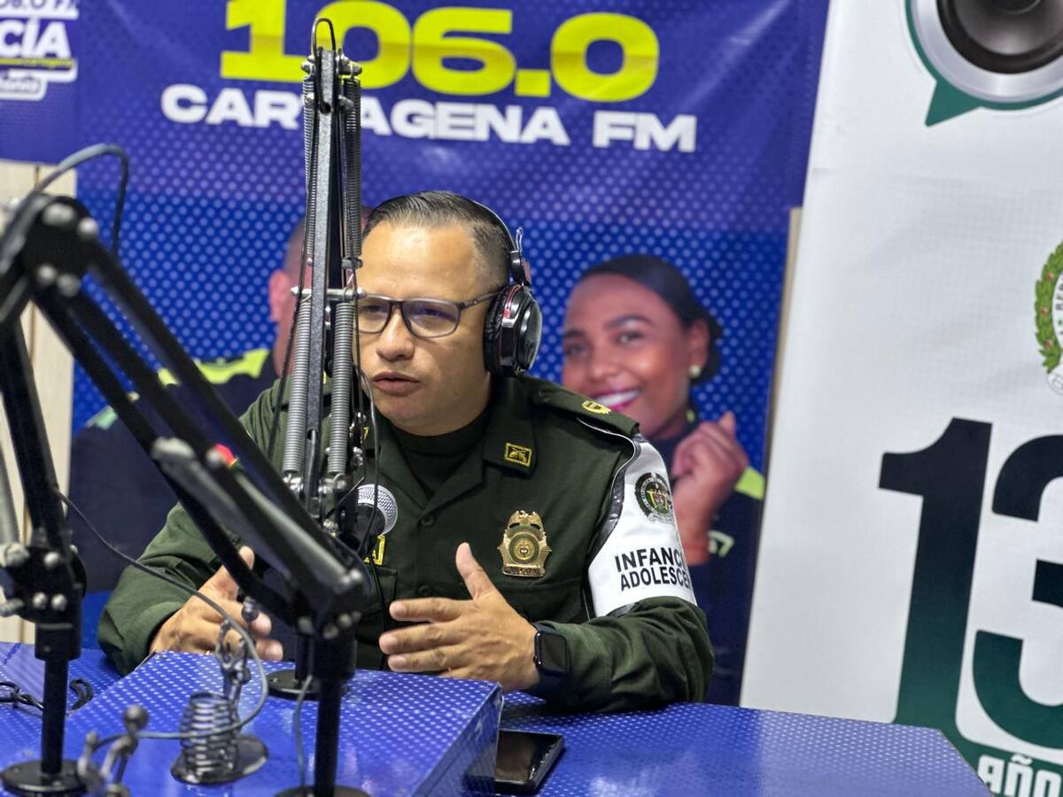 La Policía Nacional en torno a la conmemoración. // Foto: cortesía
