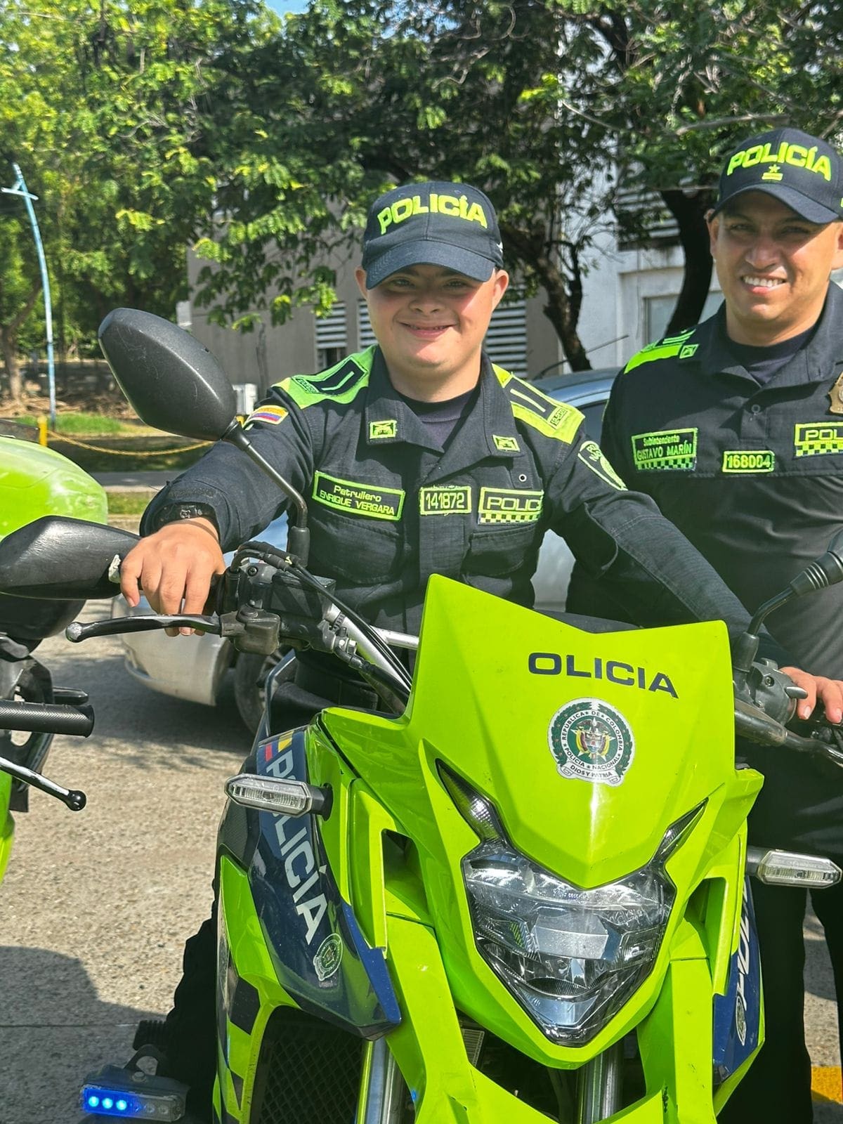 Enrique Isaías Vergara vivió una jornada inolvidable al convertirse en policía por un día en Magangué. // FOTO: SUMINISTRADA POR POLICÍA BOLÍVAR.
