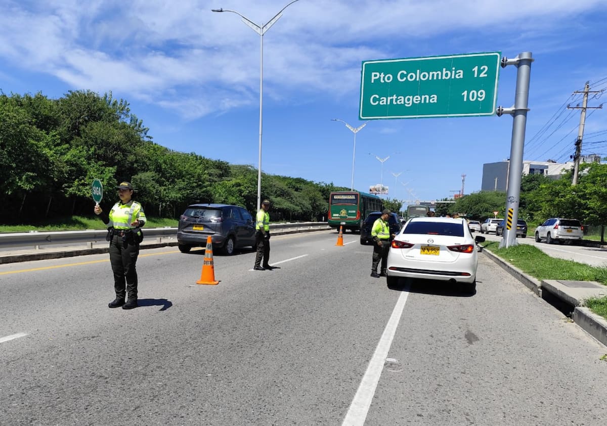 La Policía de Tránsito del distrito de Barranquilla han dispuesto un dispositivo de control para evitar accidentes durante el puente festivo del Día de Todos Los Santos.//Cortesía.